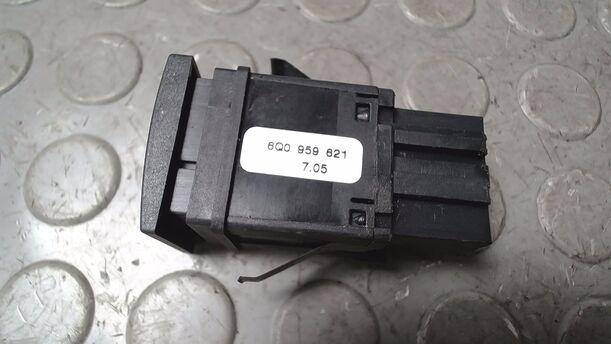 Foto: SCHALTER HECKSCHEIBENHEIZUNG eines VW Polo 1.9 TDI