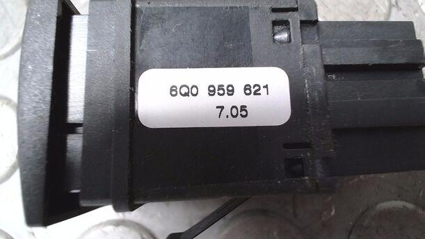 Foto: SCHALTER HECKSCHEIBENHEIZUNG eines VW Polo 1.9 TDI