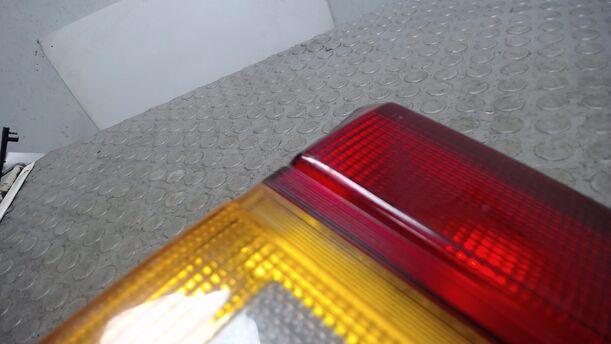 Foto: HECKLEUCHTE / RÜCKLEUCHTE INNEN LINKS eines Audi 100