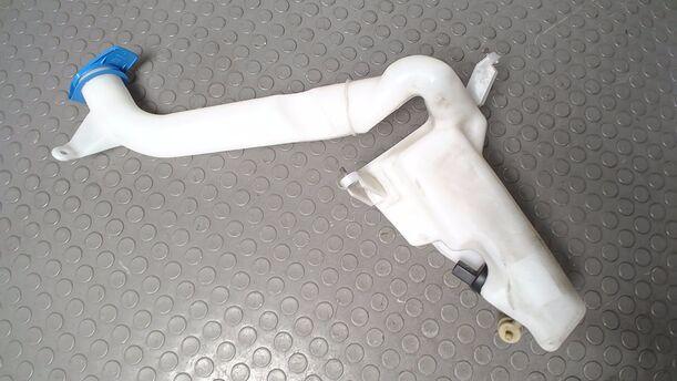 Foto: SCHEIBENWASCHBEHÄLTER eines VW Polo 1.9 TDI