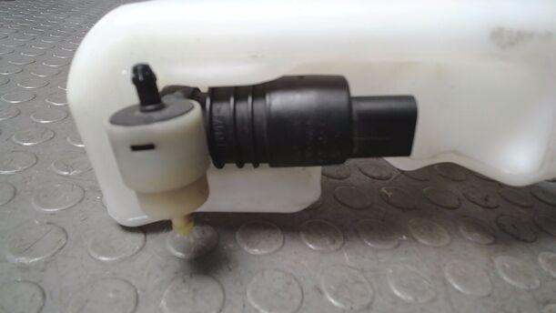 Foto: SCHEIBENWASCHBEHÄLTER eines VW Polo 1.9 TDI