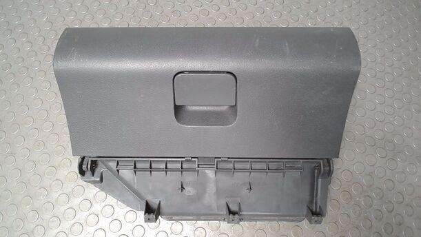 Foto: HANDSCHUHFACH eines VW Polo 1.9 TDI