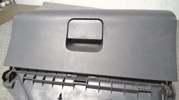 Foto: HANDSCHUHFACH eines VW Polo 1.9 TDI