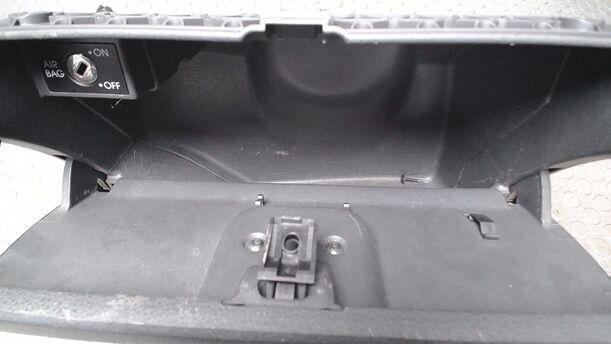 Foto: HANDSCHUHFACH eines VW Polo 1.9 TDI