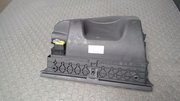 Foto: HANDSCHUHFACH eines VW Polo 1.9 TDI