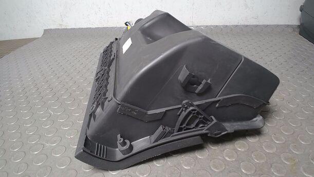 Foto: HANDSCHUHFACH eines VW Polo 1.9 TDI