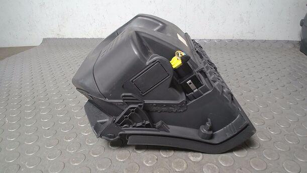 Foto: HANDSCHUHFACH eines VW Polo 1.9 TDI