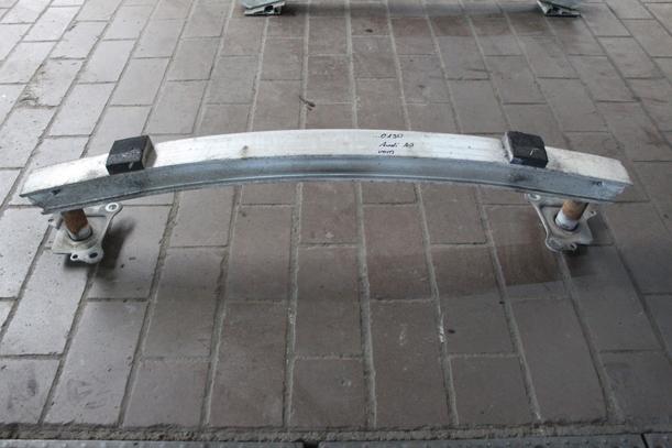 Foto: VERSTÄRKUNG VORN ( FACELIFT AB 2000 ) eines Audi A3 1.6