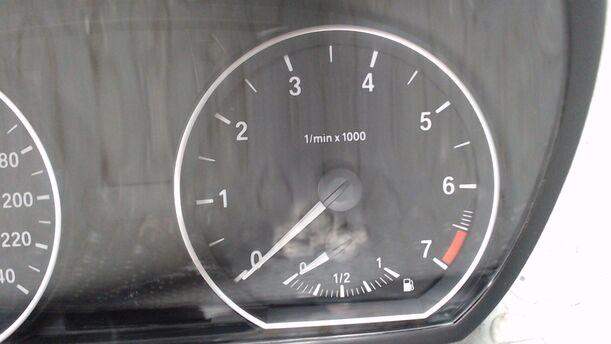 Foto: TACHOEINHEIT / KOMBIINSTRUMENT eines BMW 116i