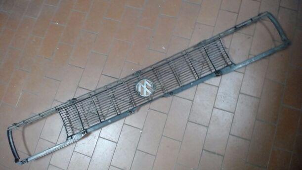 Foto: KÜHLERGRILL (FACELIFT) eines VW PASSAT 1,31