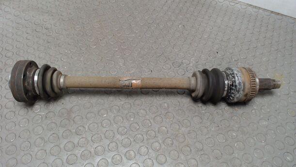 Foto: ANTRIEBSWELLE HINTEN LINKS eines BMW 116i