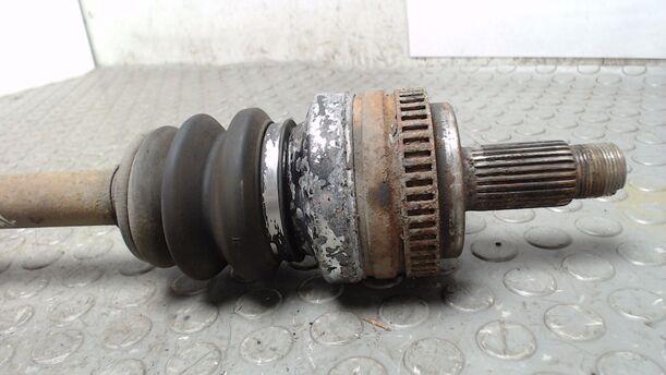 Foto: ANTRIEBSWELLE HINTEN LINKS eines BMW 116i