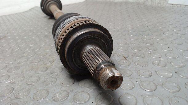 Foto: ANTRIEBSWELLE HINTEN LINKS eines BMW 116i