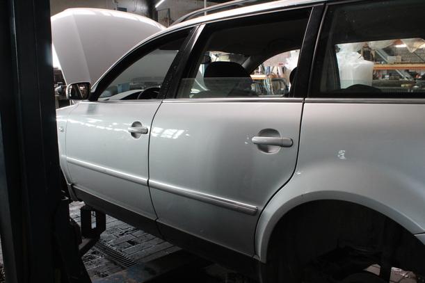 Foto: TÜR HINTEN LINKS ( VARIANT ) eines VW Passat Variant 1.9 TDI