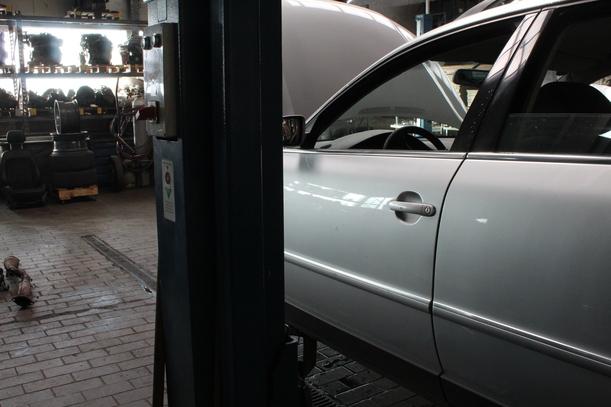 Foto: TÜR VORN LINKS eines VW Passat Variant 1.9 TDI
