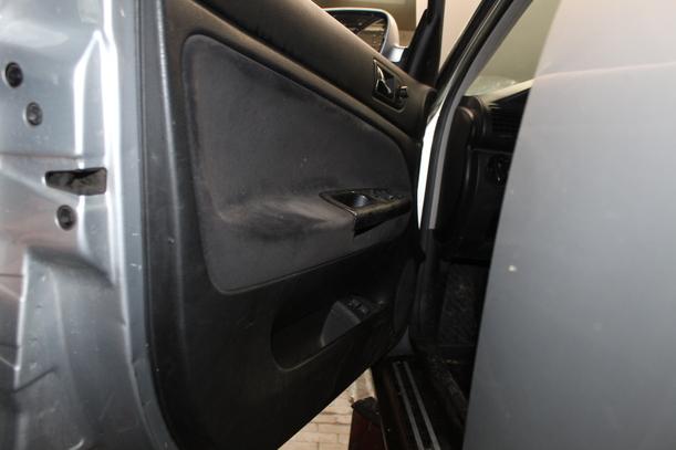 Foto: TÜR VORN LINKS eines VW Passat Variant 1.9 TDI