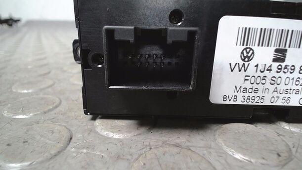 Foto: FENSTERHEBERSCHALTER eines VW Passat Variant 1.9 TDI