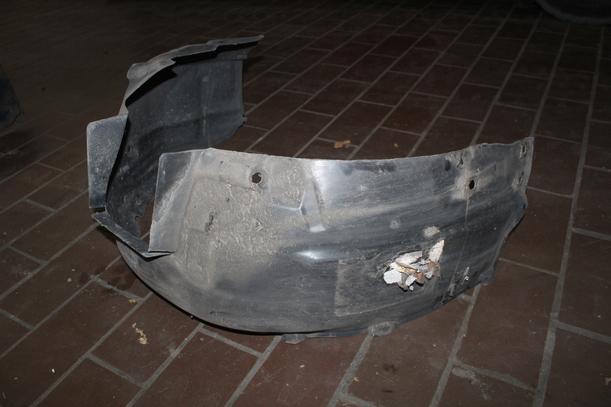 Foto: RADHAUSSCHALE / INNENKOTFLÜGEL VORN LINKS eines Opel Meriva 1.6 16V