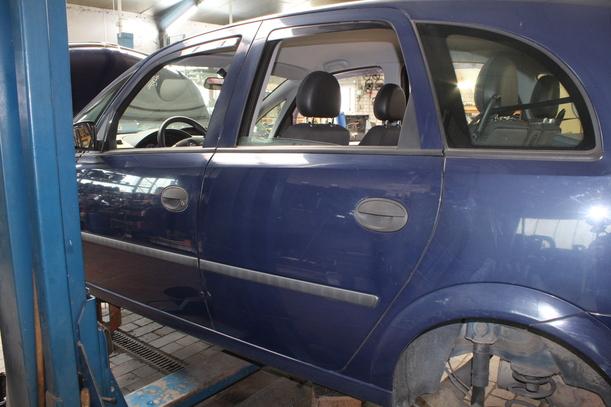 Foto: TÜR HINTEN LINKS eines Opel Meriva 1.6 16V