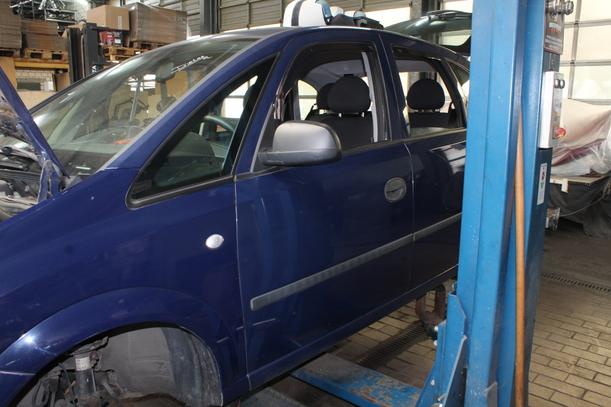 Foto: TÜR VORN LINKS eines Opel Meriva 1.6 16V