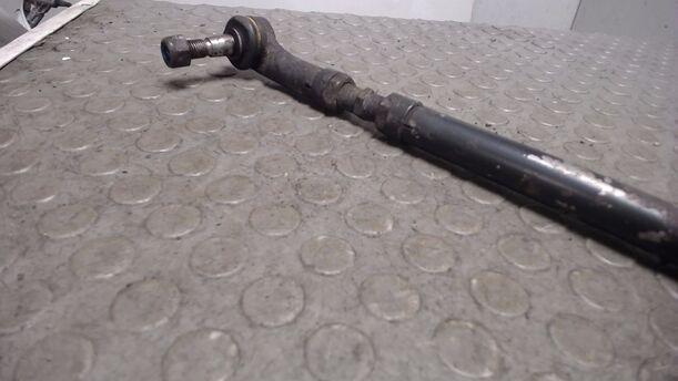Foto: SPURSTANGE LINKS eines Audi 100