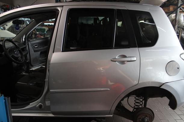 Foto: TÜR HINTEN LINKS ( ROSTANSÄTZE ) eines Mazda 2 1.4 CD