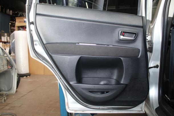 Foto: TÜR HINTEN LINKS ( ROSTANSÄTZE ) eines Mazda 2 1.4 CD