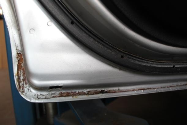 Foto: TÜR HINTEN LINKS ( ROSTANSÄTZE ) eines Mazda 2 1.4 CD
