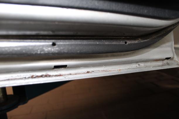 Foto: TÜR HINTEN LINKS ( ROSTANSÄTZE ) eines Mazda 2 1.4 CD