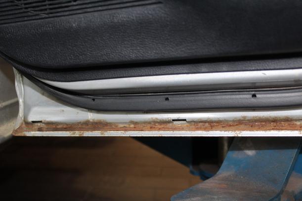 Foto: TÜR HINTEN RECHTS ( ROSTANSATZ UNTERKANTE ) eines Mazda 2 1.4 CD