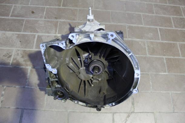 Foto: SCHALTGETRIEBE 2N1R7002ED eines Mazda 2 1.4 CD