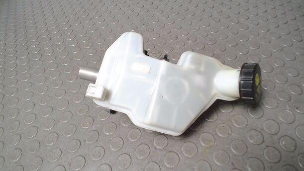 Foto: HAUPTBREMSZYLINDER eines Mazda 2 1.4 CD