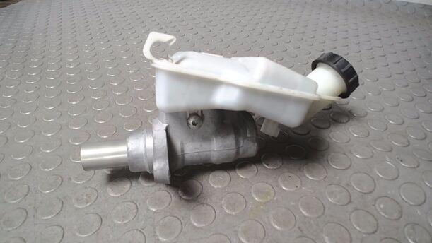 Foto: HAUPTBREMSZYLINDER eines Mazda 2 1.4 CD