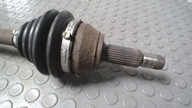 Foto: ANTRIEBSWELLE LINKS eines Mazda 2 1.4 CD LX