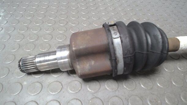 Foto: ANTRIEBSWELLE LINKS eines Mazda 2 1.4 CD LX