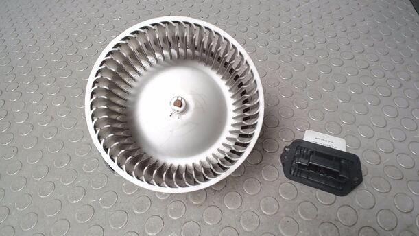 Foto: HEIZUNGSGEBLÄSE eines Mazda 2 1.4 CD LX