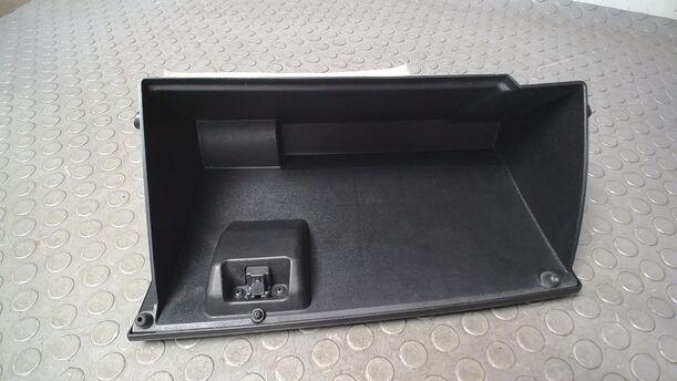 Foto: HANDSCHUHFACH eines Mazda 2 1.4 CD LX