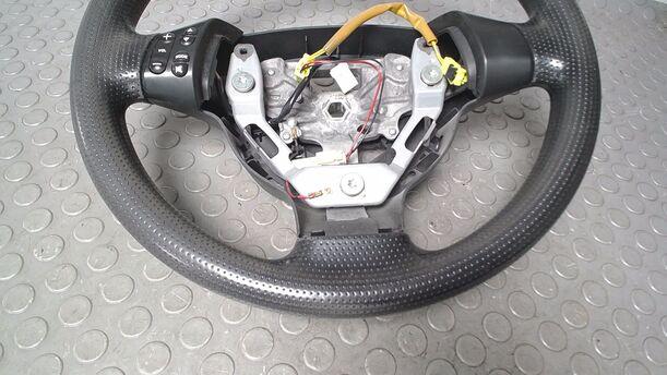 Foto: LENKRAD ( OHNE AIRBAG ) eines Mazda 2 1.4 CD LX