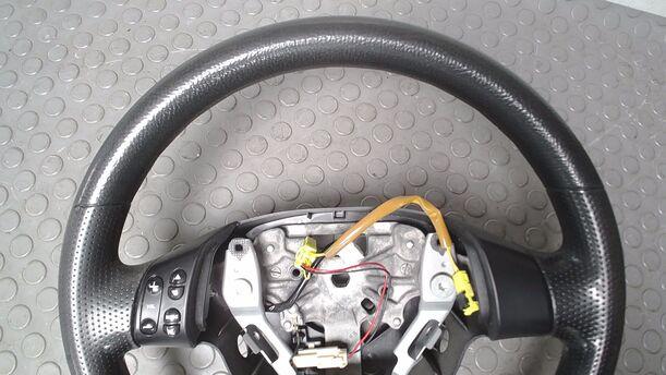 Foto: LENKRAD ( OHNE AIRBAG ) eines Mazda 2 1.4 CD LX