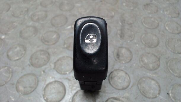 Foto: FENSTERHEBERSCHALTER eines Renault Kangoo 1.6 16V