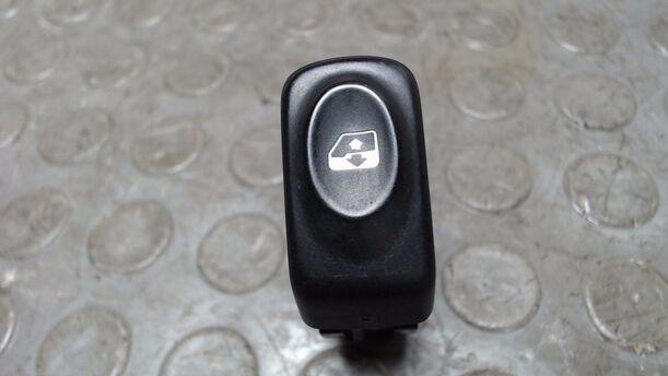 Foto: FENSTERHEBERSCHALTER eines Renault Kangoo 1.6 16V