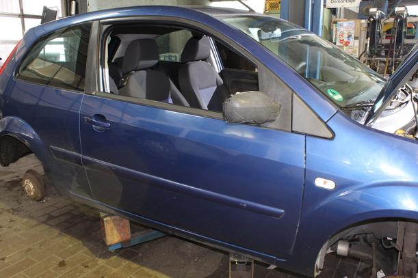 Foto: TÜR VORN RECHTS (2/3-TÜRER) eines Ford Fiesta 1.3