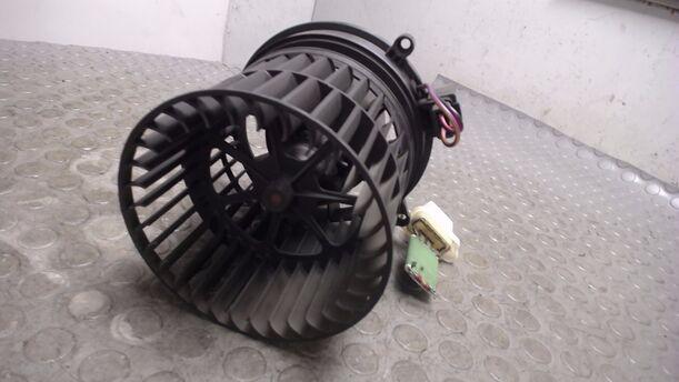 Foto: HEIZUNGSGEBLÄSE eines Ford Fiesta 1.3