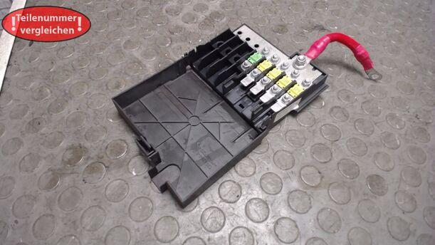 Foto: SICHERUNGSKLASTEN BATTERIE eines Ford Fiesta 1.3