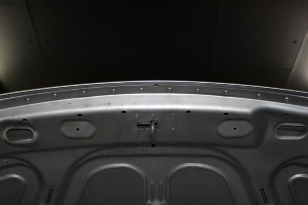 Foto: MOTORHAUBE eines Peugeot 307 110