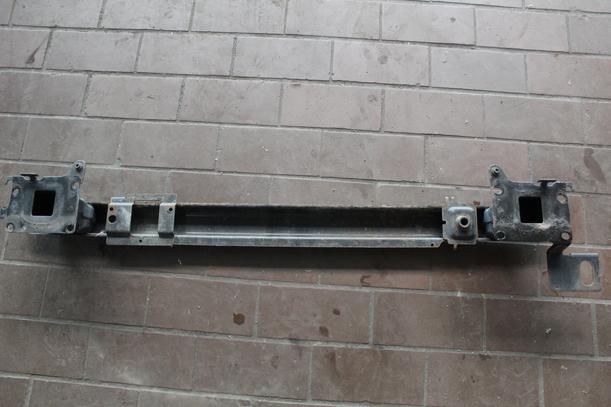 Foto: VERSTÄRKUNG VORN eines Peugeot 307 110
