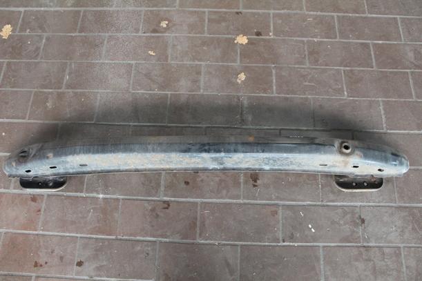 Foto: VERSTÄRKUNG HINTEN eines Peugeot 307 110
