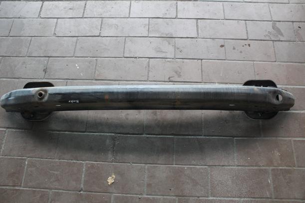 Foto: VERSTÄRKUNG HINTEN eines Peugeot 307 110