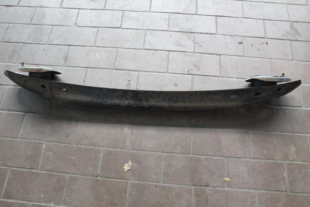 Foto: VERSTÄRKUNG HINTEN eines Peugeot 307 110