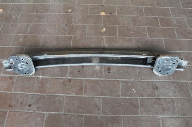 Foto: VERSTÄRKUNG HINTEN eines Peugeot 307 110